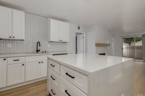 17552 Vandenberg Ln, Tustin, CA 92780-2047
