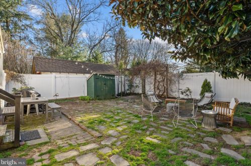 24 Evergreen Ln, Tavistock NJ  08033-1202 exterior