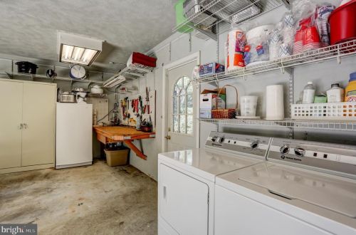 1220 Country Club Dr, Lancaster PA  17601-5208 exterior