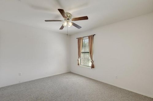 400 Masonwood Dr, Uhland TX 78640-4609 exterior