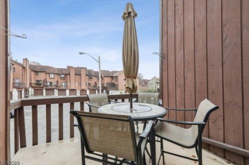 145 Nottingham Sq, Hackettstown NJ  07840-4236 exterior