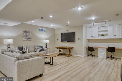 14 Stratford Garden Ct, Silver Spring MD 20904-1560 exterior