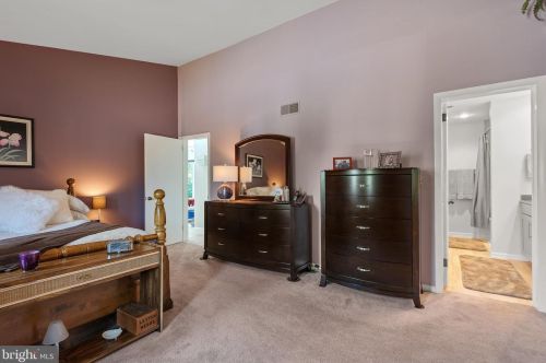 884 Salisbury Ct, Lancaster PA  17601-4481 exterior