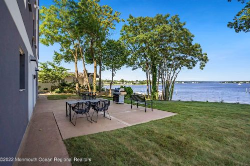 122-3C Bodman Pl, Tinton Falls NJ  07701-1014 exterior