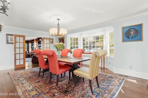 345 Round Hill Rd, Greenwich CT  06831-3303 exterior