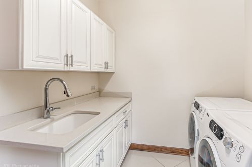 11617 Briarwood Ln, Willowbrook IL  60527-5173 exterior