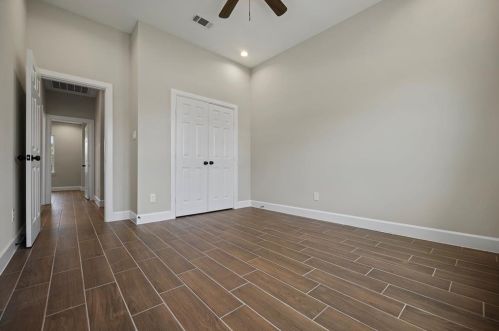 614 Longhorn Trl, Angleton TX 77515-9623 exterior