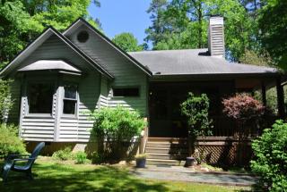 1609 Meadow Ln, Chapel Hill NC  27516-5261 exterior