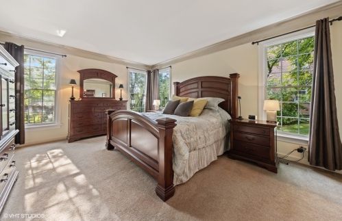 6755 Fieldstone Dr, Willowbrook IL  60527-5294 exterior