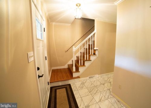 102 Suncrest Rd, Lancaster PA  17601-4834 exterior