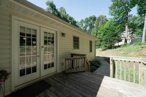 225 River Flow Dr, Dahlonega, GA 30533-9132