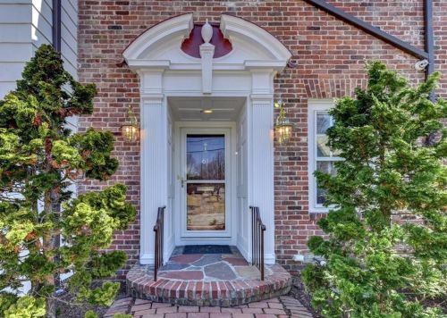 61 Holly St, Providence, RI 02906-3721
