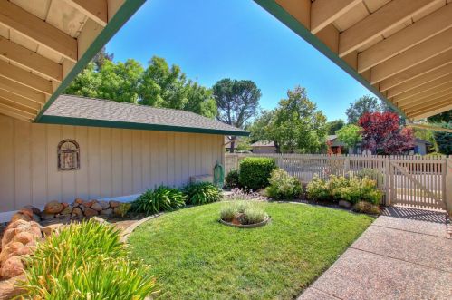 2812 Corona Dr, Davis, CA 95616-0116