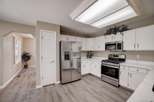 5201 Genoa Way, Aurora CO 80013-6295 exterior