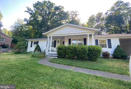 2 Barksdale Ct, Fredericksburg, VA 22401-2206
