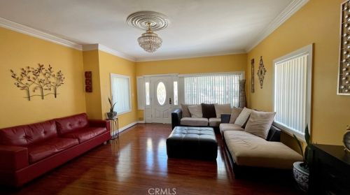 548 Oak St, Glendale CA 91204-1136 exterior