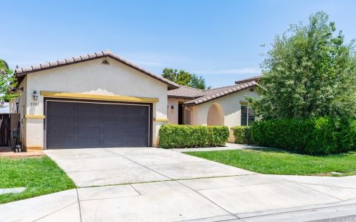 3701 Tower Ln, Perris, CA 92570-5523