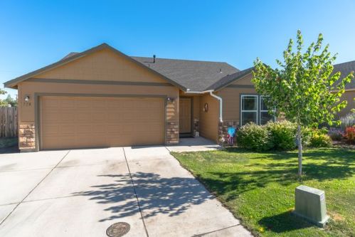 778 Green Forest Cir, Eagle Crest, OR 97756-1528