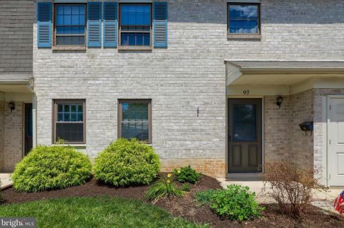 97 Valleybrook Dr, Lancaster PA  17601-4612 exterior