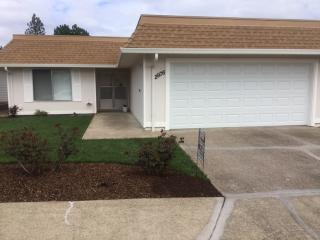 2976 Twin Oak Pl, Salem, OR 97304-1226