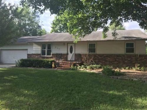 411 13th St, Newton, KS 67114-1391