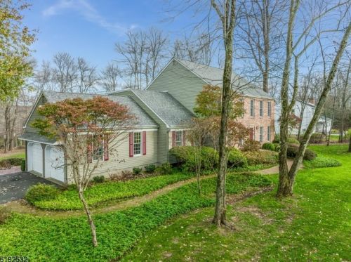 6 Linvale Ln, Bridgewater, NJ 08807-2317