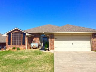 613 Shadowlake Rd, Norman, OK 73071-6898