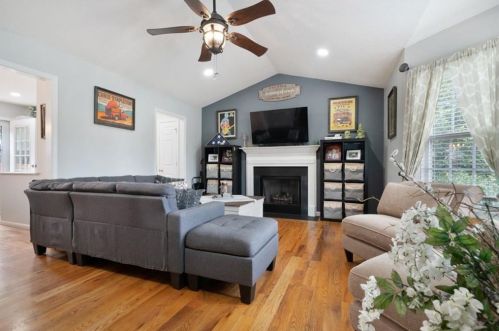 30 Indian Hills Dr, Rydal, GA 30171-1658