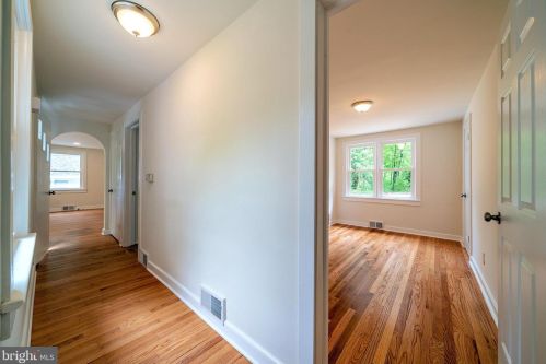 73 Bayberry Rd, Princeton NJ  08540-7418 exterior