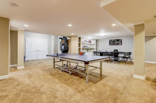 6919 Fieldstone Dr, Willowbrook IL  60527-5295 exterior