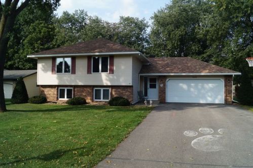 1028 Naumkeag St, Prior Lake, MN 55379-2849
