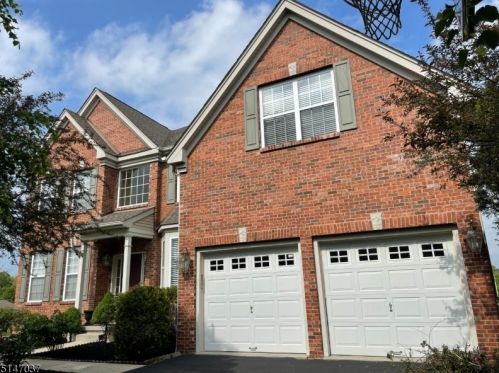 1 Crestview Dr, Clinton NJ  08809-2049 exterior
