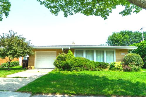 9119 Kilbourn Ave, Skokie, IL 60076-1650