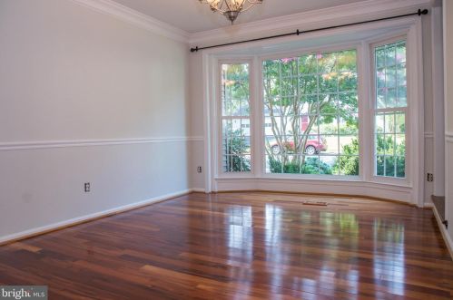 6015 Burnside Landing Dr, Springfield VA  22015-2549 exterior