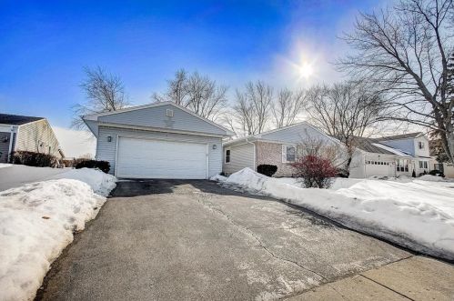 3 Amherst Ct, Buffalo Grove, IL 60089-1308