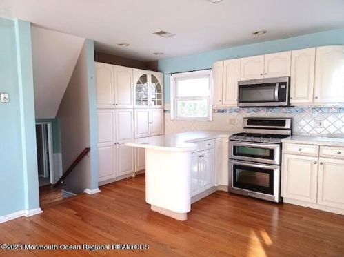 32 Eisele Ave, Tinton Falls NJ  07712-4174 exterior