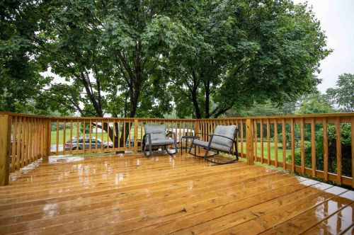 27 Mountain View Dr, Tilton, NH 03276-5401
