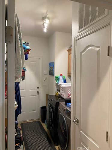 5 Ash Via, Anaheim CA  92801-1022 exterior