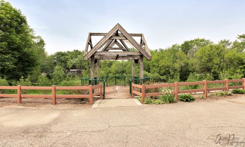 660 Mchenry Rd, Wheeling IL  60090-3860 exterior