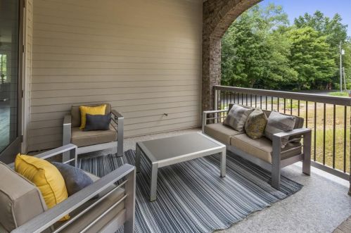 4007 Haverhill Dr, Atlanta GA  30342-3881 exterior