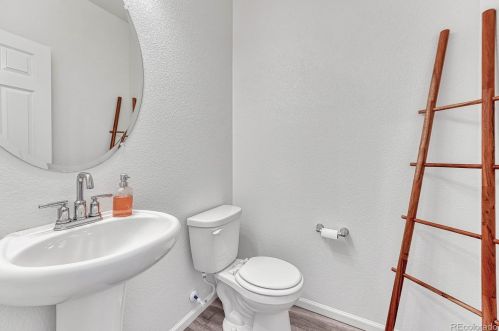 21543 59th Pl, Denver CO  80019-6614 exterior