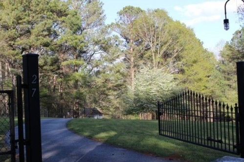 27 Hughes Rd, Hiram, GA 30141-5118