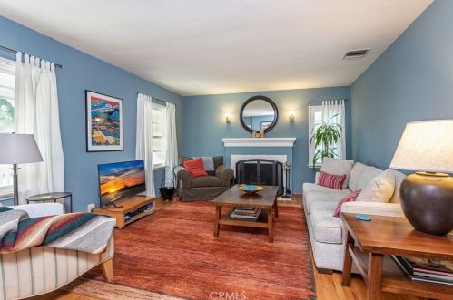 1052 Lamer St, Burbank, CA 91506-1321