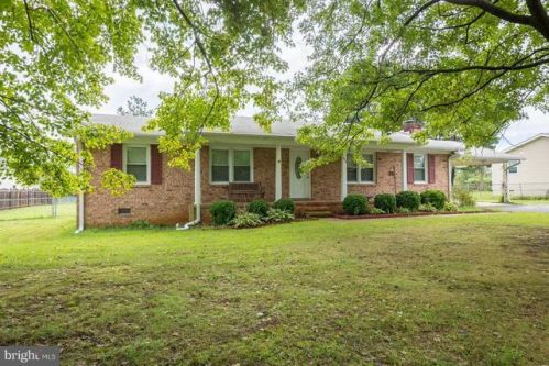 804 Scott Dr, Fredericksburg, VA 22405-2226