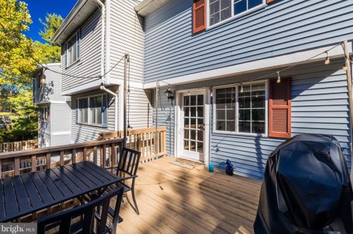 1634 Purple Sage Dr, Herndon VA  20194-5601 exterior