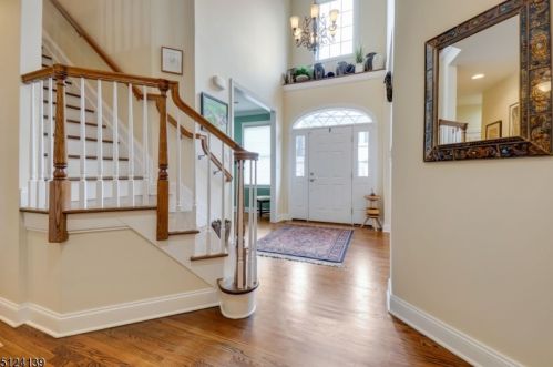 601 Viera Dr, Cedar Knolls, NJ 07927-2400