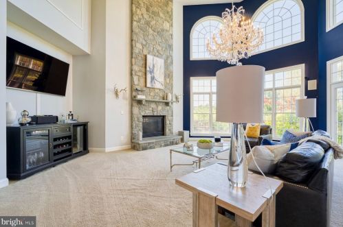 19845 Somercote Ln, Leesburg, VA 20175-8889