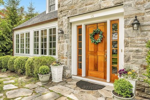 45 Wesskum Wood Rd, Riverside, CT 06878-1934