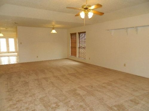 4812 Cable Dr, Fort Worth TX  76137-3323 exterior