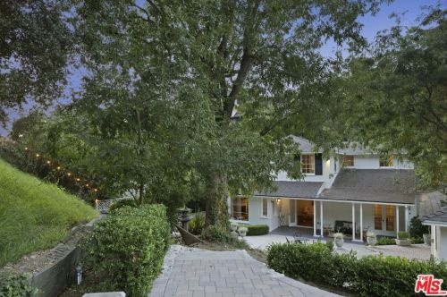 2480 Chevy Chase Dr, Glendale CA  91206-1845 exterior